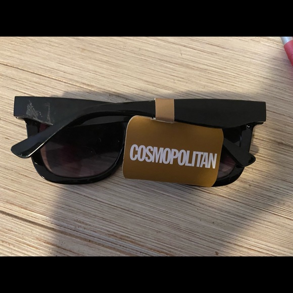 Cosmopolitan Sun Glasses - Picture 2 of 2